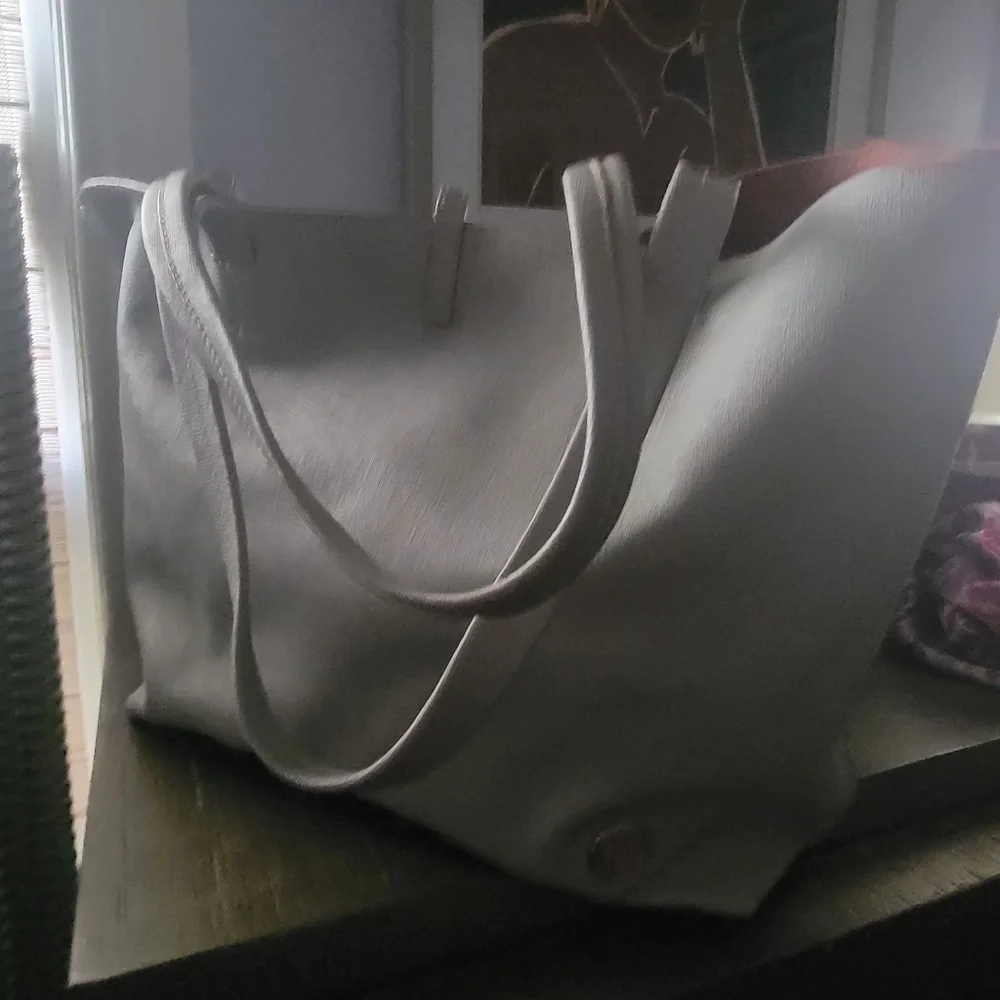 Vince Camuto genuine leather handbag - Picture 5 of 5